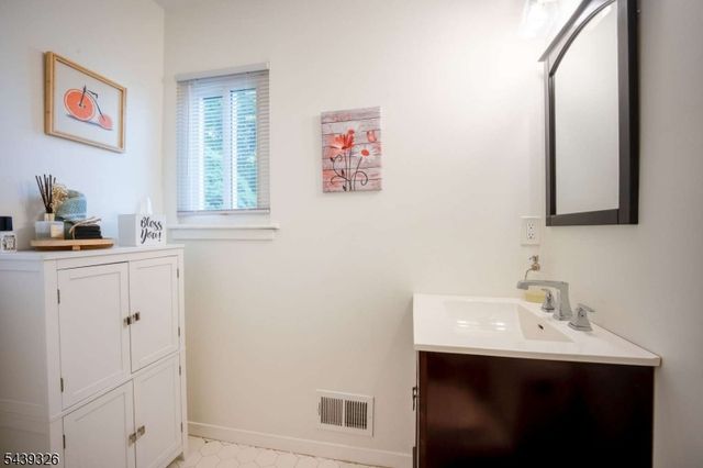 132 Longacre Ct, Hillsborough Twp., NJ 08844