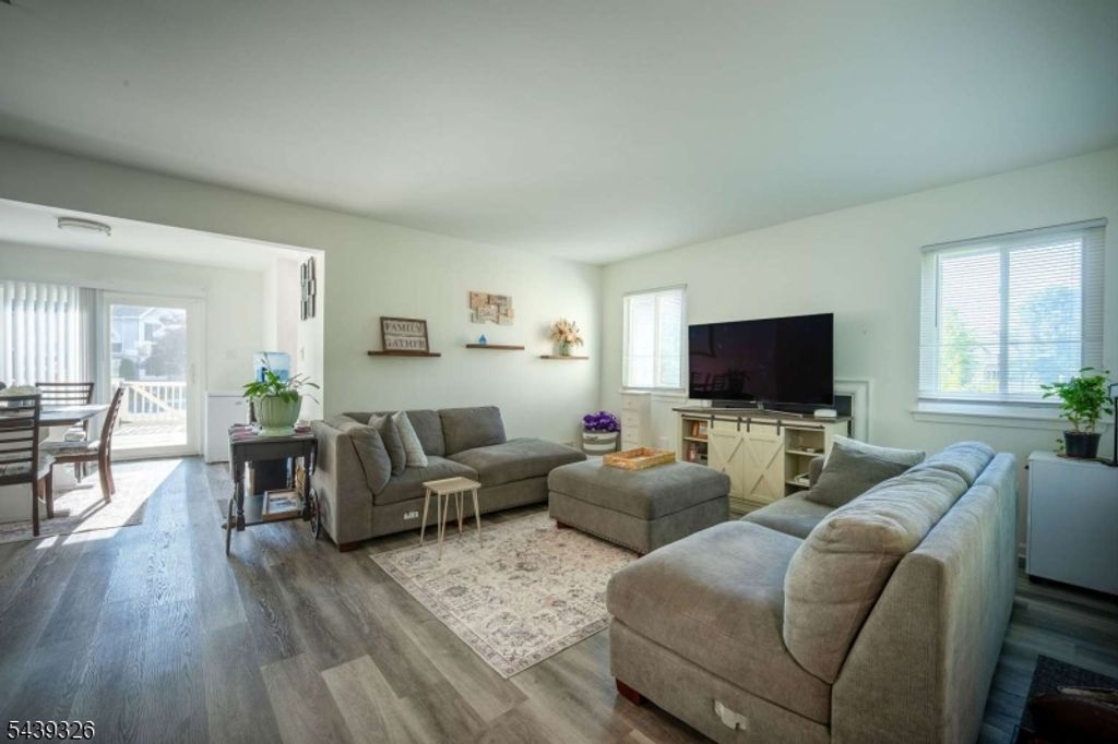132 Longacre Ct, Hillsborough Twp., NJ 08844 — photo 4