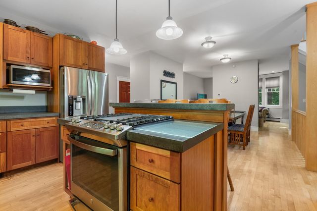 12 Fernwood Lane, Grantham, NH 03753