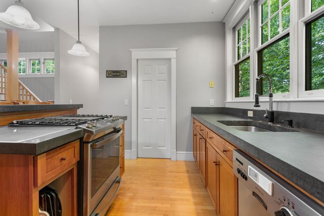 12 Fernwood Lane, Grantham, NH 03753