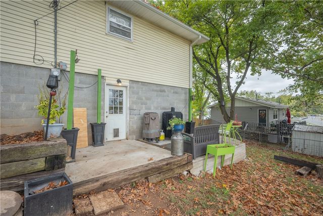 217 Hillcrest Drive, Neosho, MO 64850