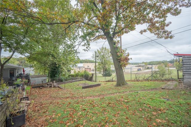 217 Hillcrest Drive, Neosho, MO 64850