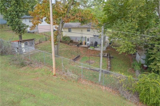 217 Hillcrest Drive, Neosho, MO 64850