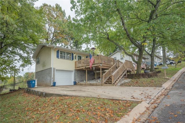 217 Hillcrest Drive, Neosho, MO 64850