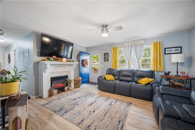 217 Hillcrest Drive, Neosho, MO 64850