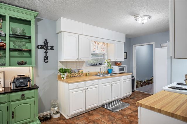 217 Hillcrest Drive, Neosho, MO 64850