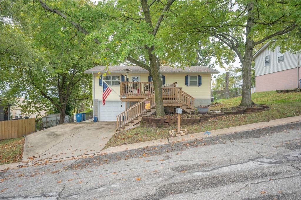 217 Hillcrest Drive, Neosho, MO 64850