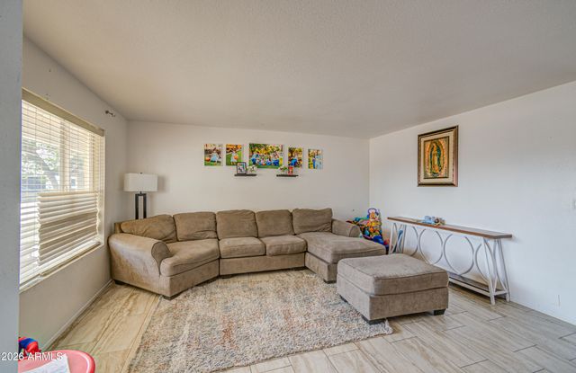 7530 W ROMA Avenue, Phoenix, AZ 85033