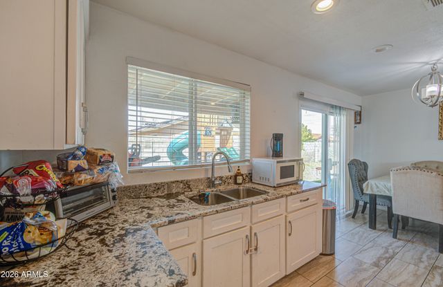 7530 W ROMA Avenue, Phoenix, AZ 85033