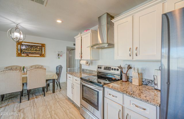 7530 W ROMA Avenue, Phoenix, AZ 85033