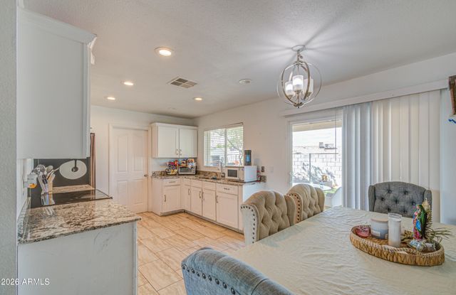 7530 W ROMA Avenue, Phoenix, AZ 85033