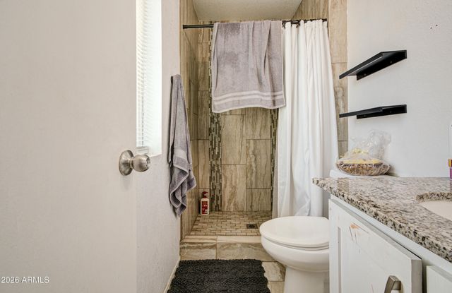 7530 W ROMA Avenue, Phoenix, AZ 85033