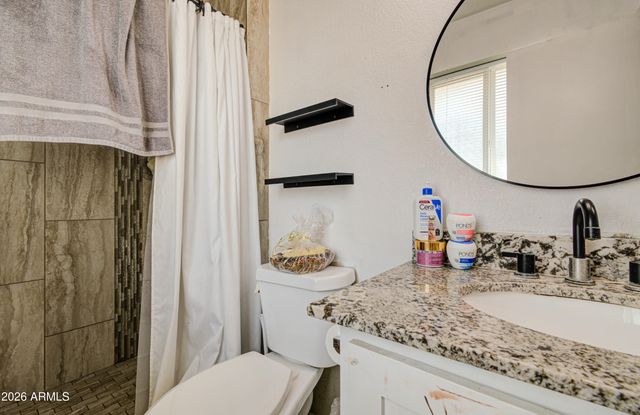 7530 W ROMA Avenue, Phoenix, AZ 85033