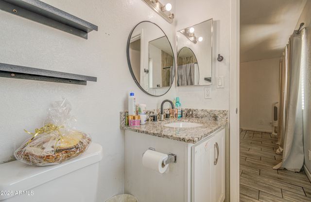 7530 W ROMA Avenue, Phoenix, AZ 85033