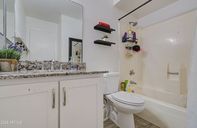 7530 W ROMA Avenue, Phoenix, AZ 85033