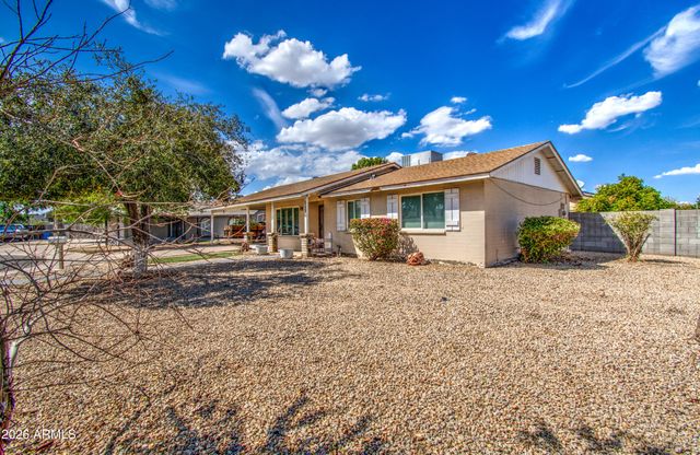 7530 W ROMA Avenue, Phoenix, AZ 85033