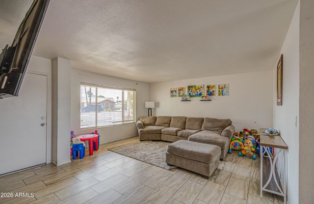 7530 W ROMA Avenue, Phoenix, AZ 85033