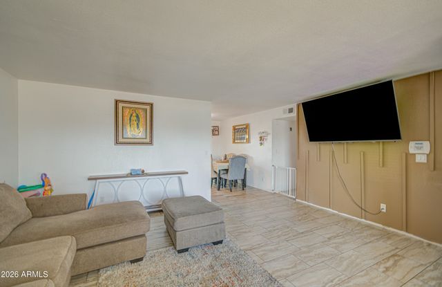 7530 W ROMA Avenue, Phoenix, AZ 85033