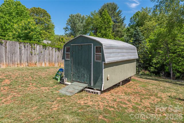 20 Lionel Place, Asheville, NC 28806