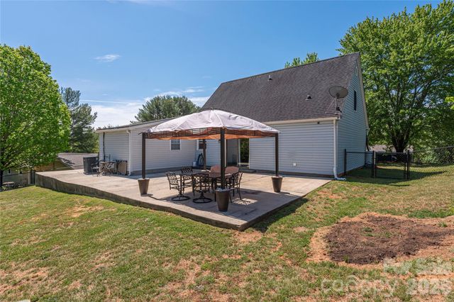 20 Lionel Place, Asheville, NC 28806
