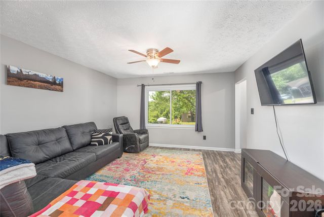 20 Lionel Place, Asheville, NC 28806