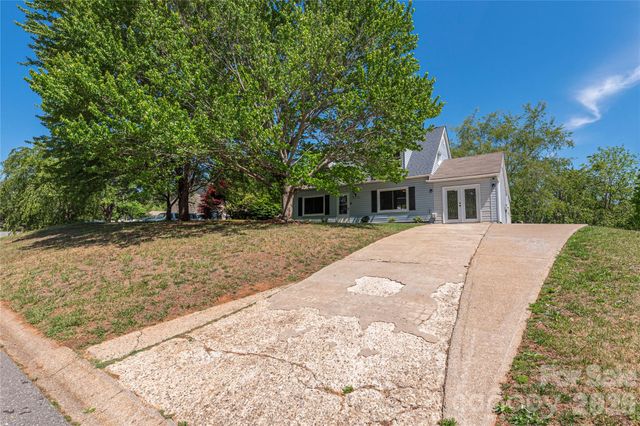 20 Lionel Place, Asheville, NC 28806