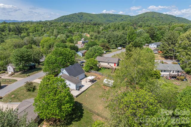 20 Lionel Place, Asheville, NC 28806