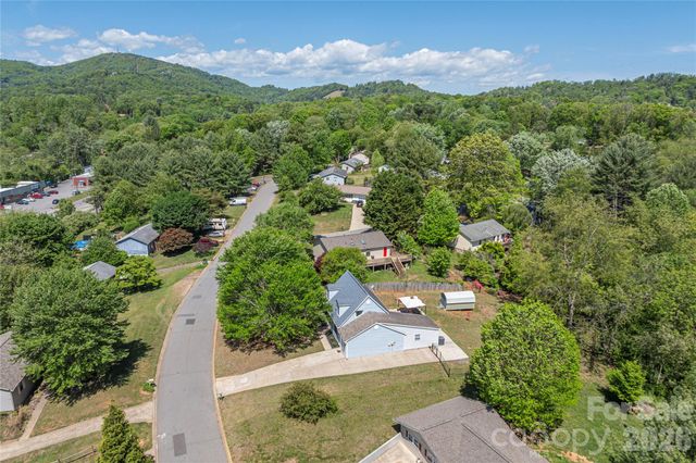 20 Lionel Place, Asheville, NC 28806
