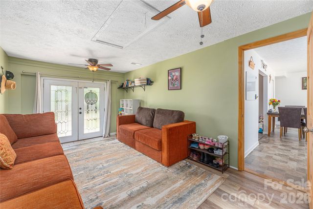 20 Lionel Place, Asheville, NC 28806