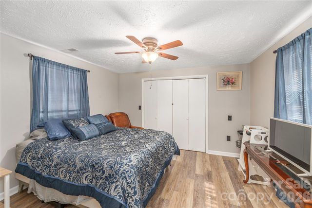 20 Lionel Place, Asheville, NC 28806