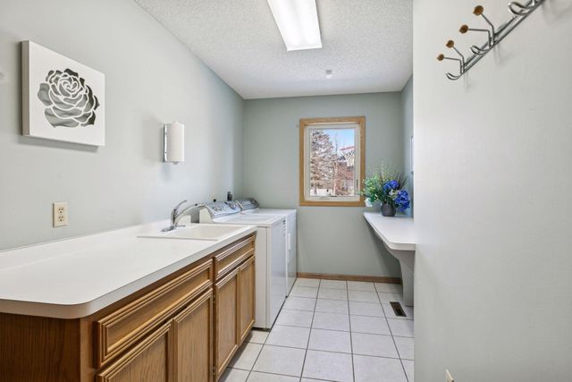 1507 Arden Vista Court, Arden Hills, MN 55112