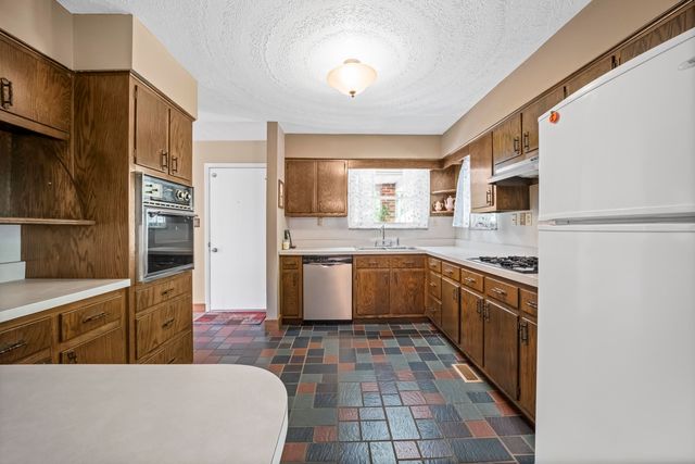 4459 5th Street Road, Huntington, WV 25701