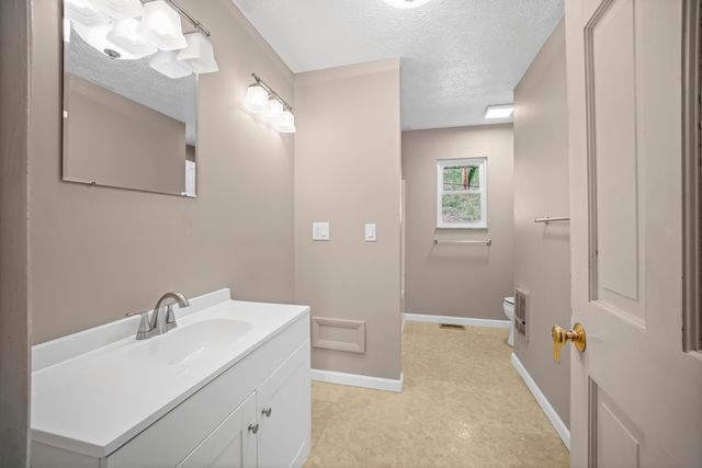 4459 5th Street Road, Huntington, WV 25701