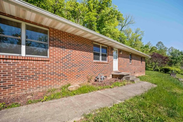 4459 5th Street Road, Huntington, WV 25701