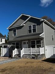 25 Maple Place, Hicksville, NY 11801