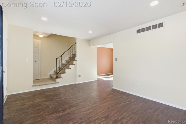 2618 Seaton Circuit S, Warren, MI 48091