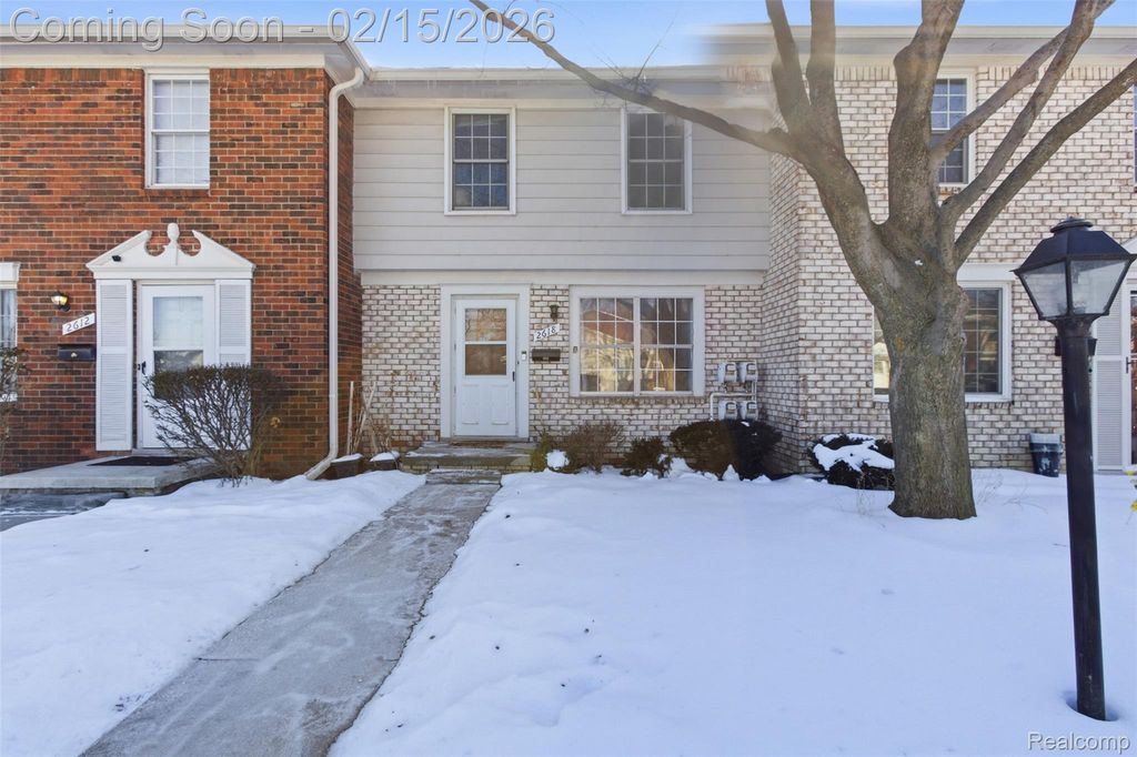 2618 Seaton Circuit S, Warren, MI 48091