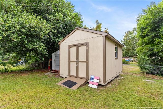 5889 Hunting Ridge Road, Hope Mills, NC 28348