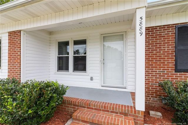 5889 Hunting Ridge Road, Hope Mills, NC 28348
