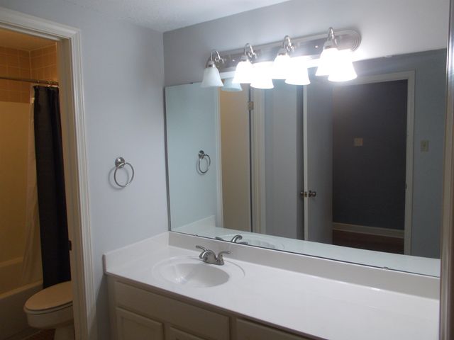 109 N Main St Apt 1207, Memphis, TN 38103