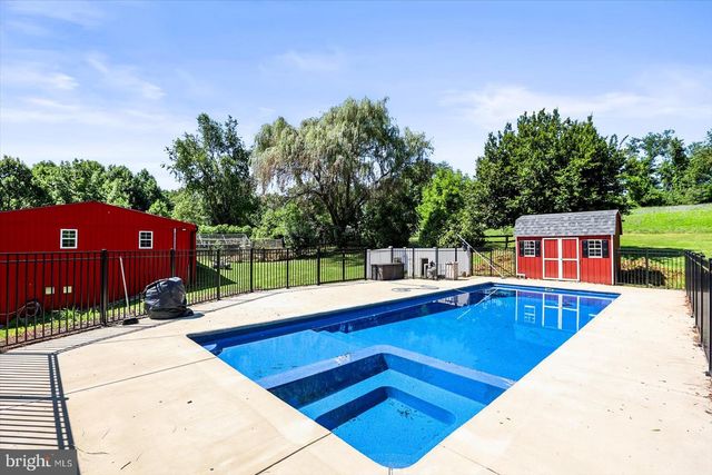 1025 GEBHART RD, Windsor, PA 17366