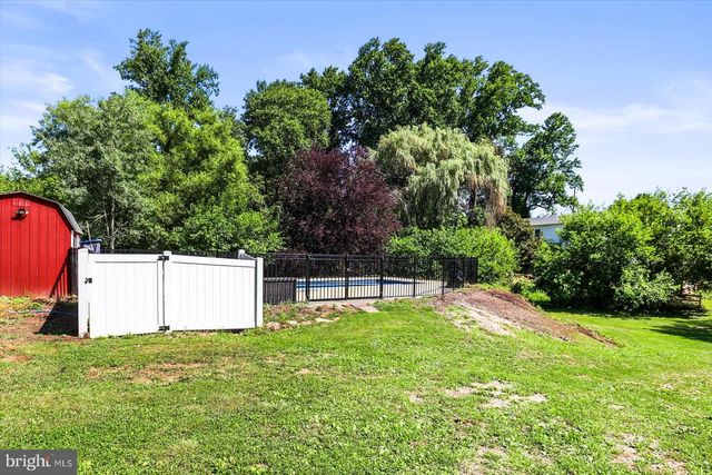 1025 GEBHART RD, Windsor, PA 17366
