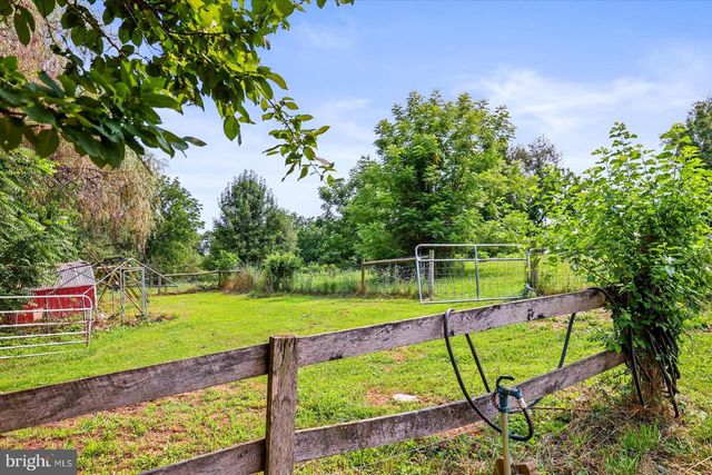 1025 GEBHART RD, Windsor, PA 17366