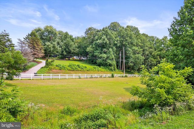 1025 GEBHART RD, Windsor, PA 17366