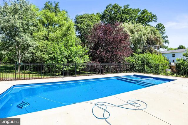 1025 GEBHART RD, Windsor, PA 17366