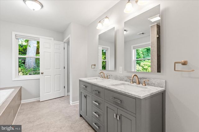 1025 GEBHART RD, Windsor, PA 17366
