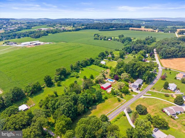 1025 GEBHART RD, Windsor, PA 17366