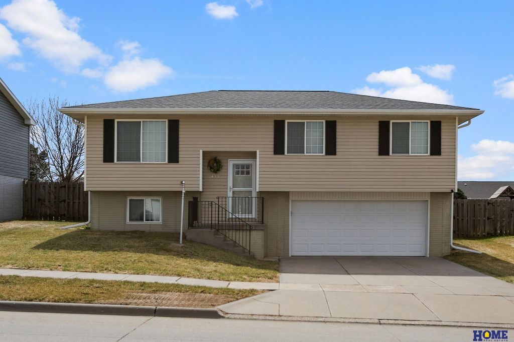 455 Graham Park Drive, Seward, NE 68434