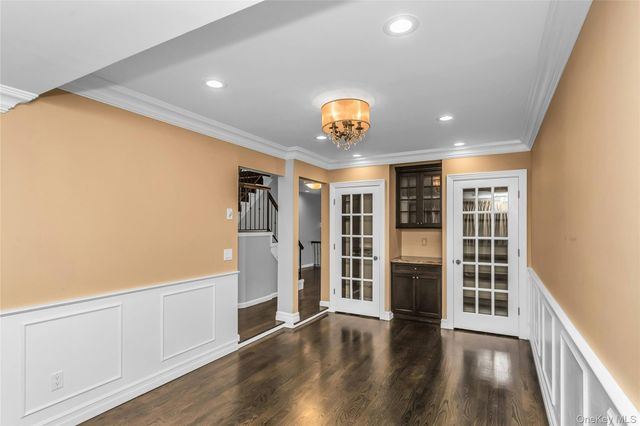 104 W Woodlake Drive, Woodbury, NY 11797