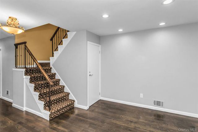 104 W Woodlake Drive, Woodbury, NY 11797